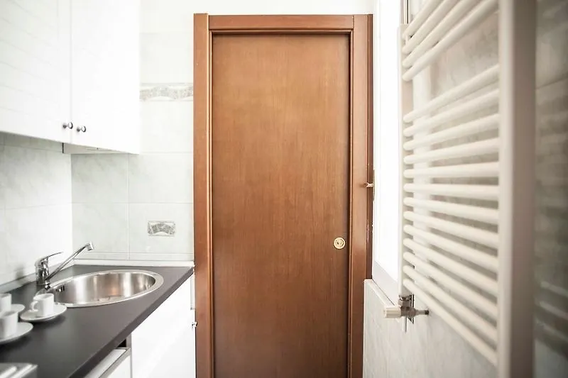 Hemeras Boutique House Aparthotel Duomo 12 Milano 4*,